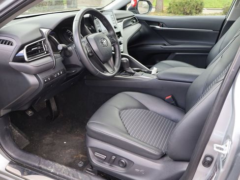 Used 2024 Toyota Camry SE image 4
