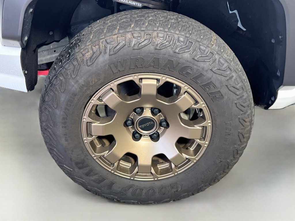 Used 2025 Toyota Tacoma 4x4 Double Cab Hybrid image 10