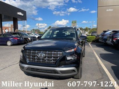 New 2025 Hyundai Venue SEL