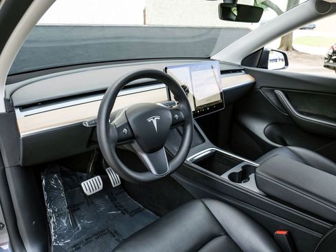 Used 2022 Tesla Model Y Performance AWD/4WD image 2