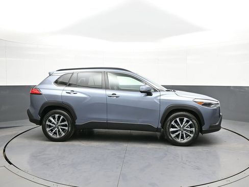 Certified 2023 Toyota Corolla Cross XLE image 5