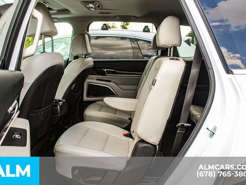 Used 2025 Kia Telluride S FWD image 17