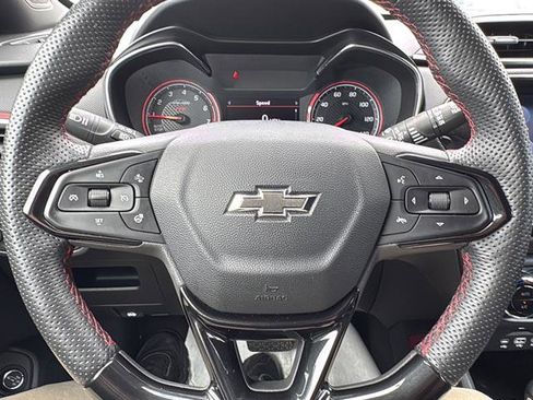 Used 2023 Chevrolet TrailBlazer RS w/ Sun and Liftgate Package image 17