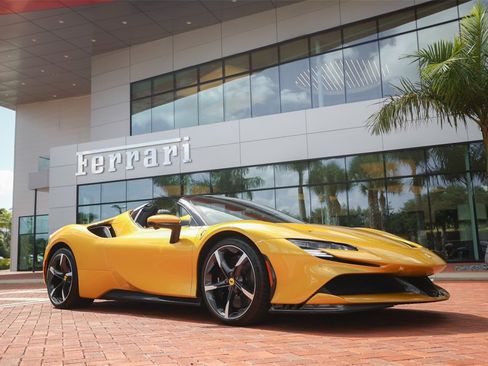 Used 2024 Ferrari SF90 Spider image 23