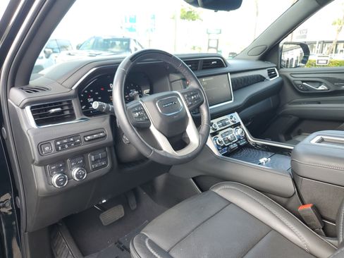 Used 2023 GMC Yukon Denali w/ Advanced Technology Package image 9