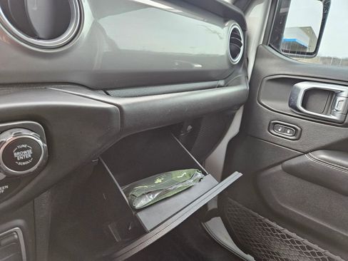 Used 2020 Jeep Wrangler Unlimited Sahara image 17