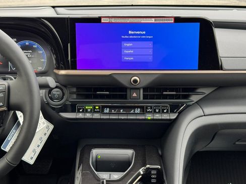 New 2025 Toyota Crown Platinum image 9