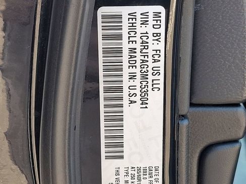 Used 2021 Jeep Grand Cherokee Laredo image 26