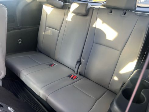 Used 2022 Toyota Highlander Limited image 15