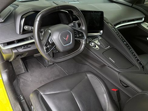 Used 2022 Chevrolet Corvette Stingray Preferred Cpe w/ Z51 Performance Package RWD image 3