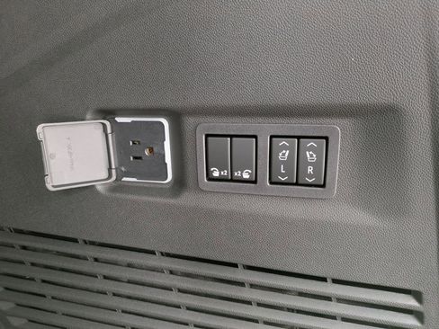 New 2026 GMC Yukon XL Elevation image 38