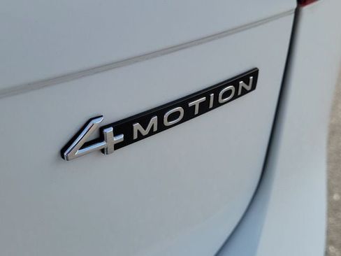Used 2024 Volkswagen Tiguan SE AWD/4WD image 7