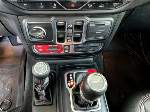 Used 2020 Jeep Gladiator Rubicon image 16