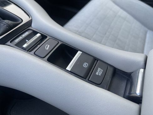 Used 2023 Honda HR-V LX image 32