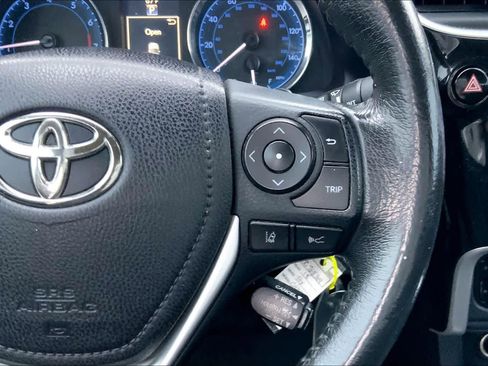 Used 2018 Toyota Corolla SE FWD image 25