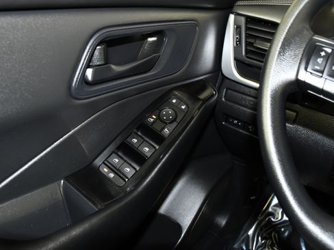 Used 2024 Nissan Rogue S AWD/4WD image 31