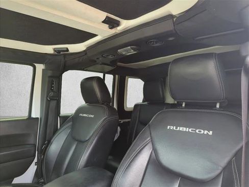 Used 2017 Jeep Wrangler Unlimited Rubicon w/ Cold Weather Group AWD/4WD image 15