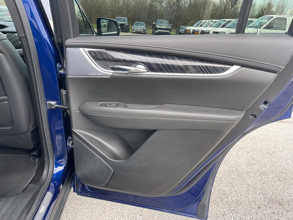 Used 2025 Cadillac XT6 Premium Luxury FWD image 18