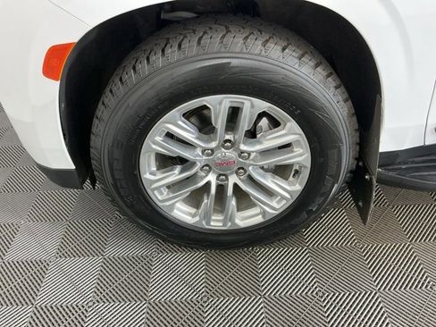 Used 2024 GMC Yukon XL SLT image 32