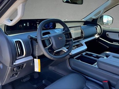 New 2026 Ford Expedition Active image 6