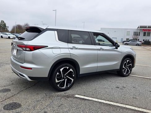 Used 2024 Mitsubishi Outlander SE image 15