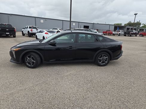 Used 2025 Kia K4 LXS image 2