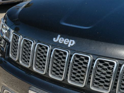 Used 2019 Jeep Grand Cherokee Limited AWD/4WD image 5