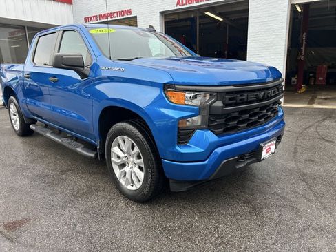 Used 2023 Chevrolet Silverado 1500 Custom AWD/4WD image 2