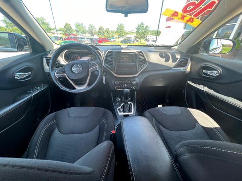 Used 2016 Jeep Cherokee Latitude image 12