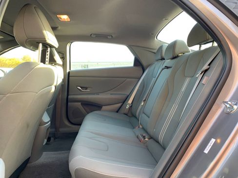 Used 2025 Hyundai Elantra SEL image 23