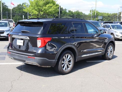 Used 2020 Ford Explorer XLT w/ Equipment Group 202A AWD/4WD image 10