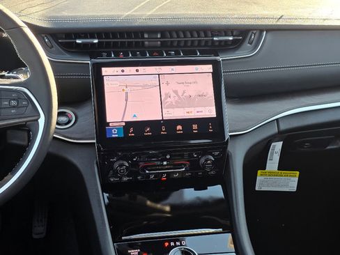 New 2025 Jeep Grand Cherokee Limited w/ Black Appearance Package image 3