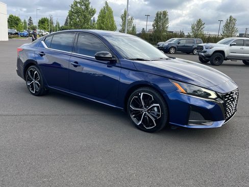 Used 2023 Nissan Altima 2.5 SR FWD image 7