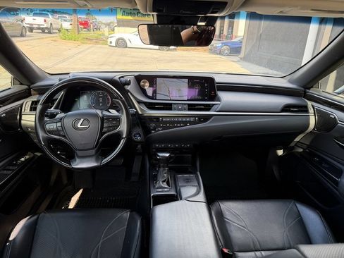 Used 2019 Lexus ES 300h w/ Accessory Package 2 FWD image 10