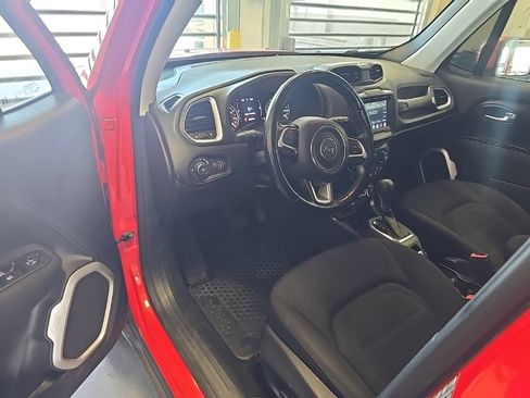 Used 2018 Jeep Renegade Latitude w/ Cold Weather Group AWD/4WD image 6