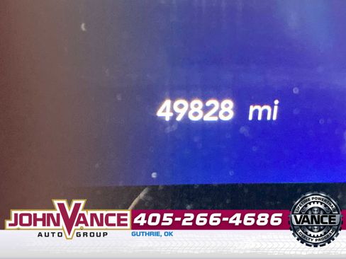 Used 2022 Chrysler Pacifica Touring-L image 12