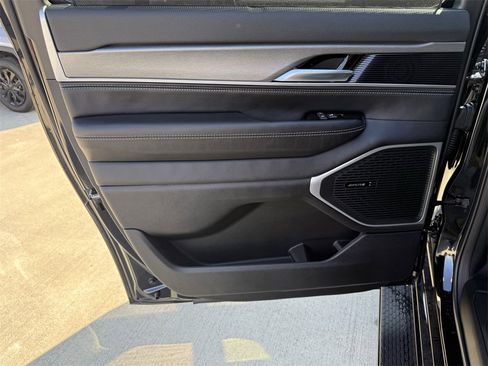 New 2025 Jeep Wagoneer L Series II w/ Convenience Group I image 23