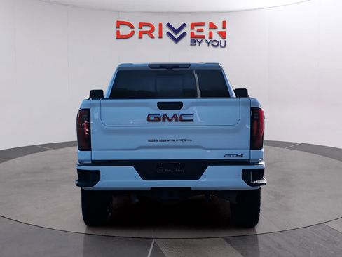 Used 2024 GMC Sierra 2500 AT4 w/ Technology Package AWD/4WD image 4