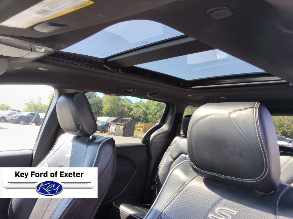 Used 2025 Chrysler Pacifica Limited FWD image 19