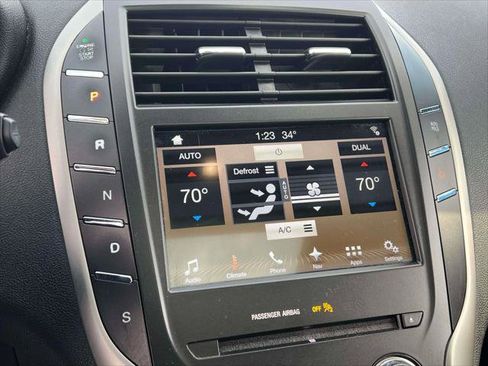 Used 2017 Lincoln MKC Reserve image 24