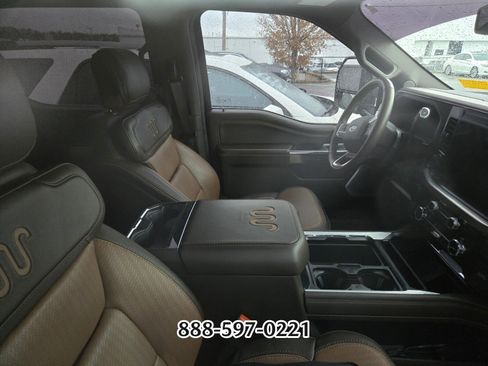 Used 2025 Ford F250 King Ranch w/ FX4 Off-Road Package image 4