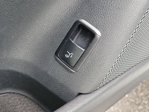 Used 2019 Mercedes-Benz GLA 250 4MATIC image 21