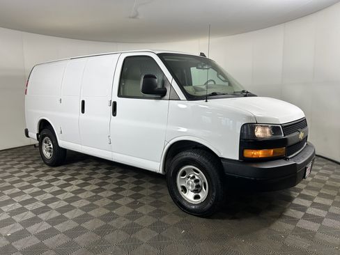 Used 2021 Chevrolet Express 2500 w/ Driver Convenience Package image 4