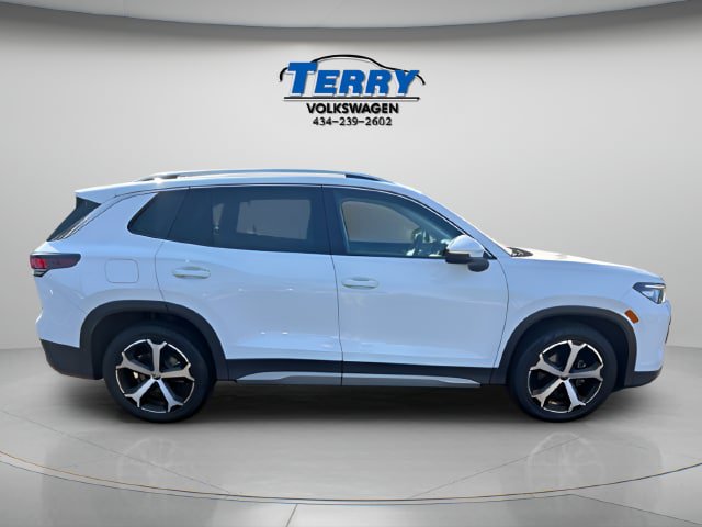 Certified 2025 Volkswagen Tiguan SE FWD image 1