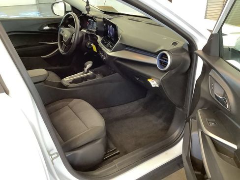 Used 2024 Chevrolet Trax LS w/ LS Convenience Package FWD image 13