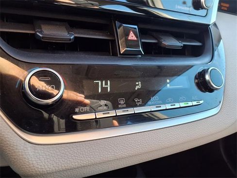 Used 2022 Toyota Corolla LE image 63
