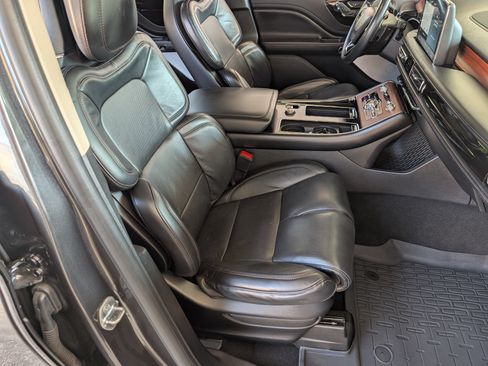 Used 2020 Lincoln Aviator Reserve w/ Equipment Group 201A RWD image 22
