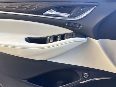 Used 2022 Buick Enclave Avenir w/ Avenir Technology Package image 22