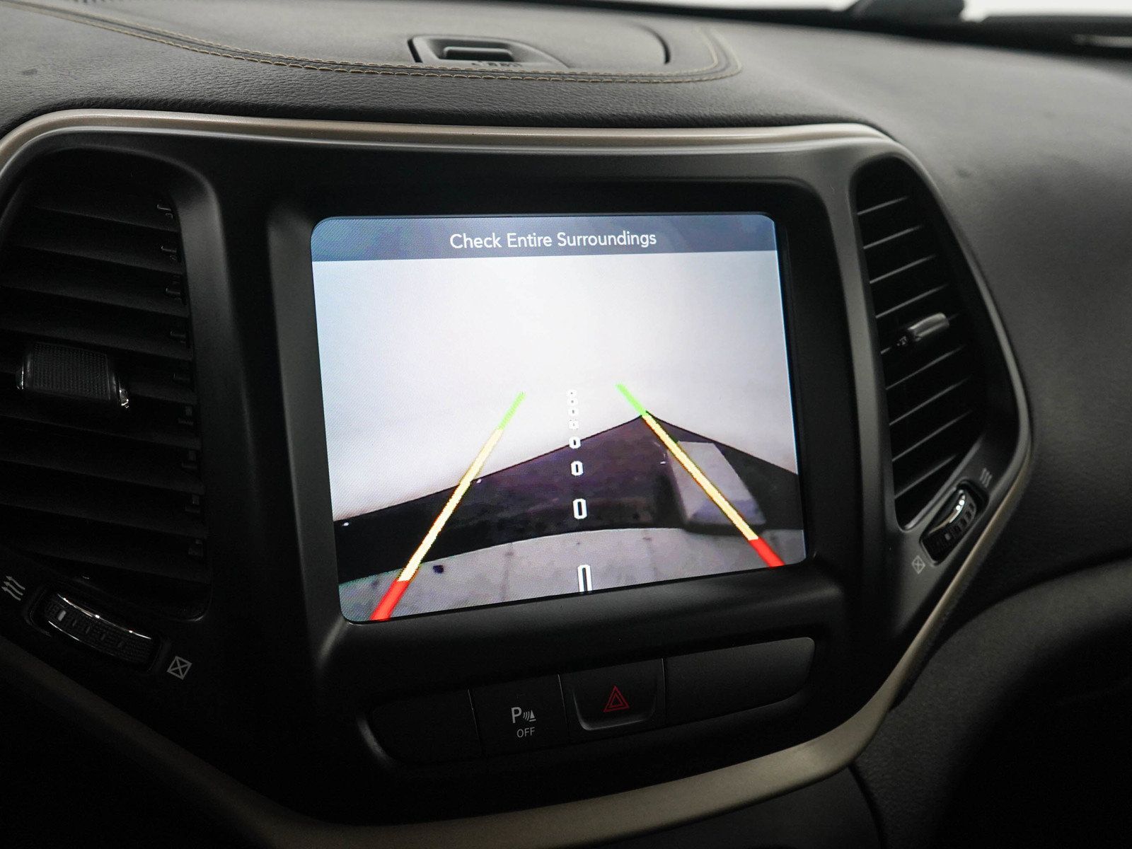 Used 2018 Jeep Cherokee Limited AWD/4WD image 22