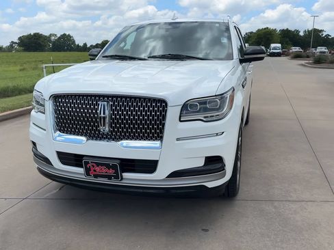 Used 2023 Lincoln Navigator Reserve AWD/4WD image 4